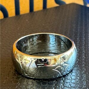 LOUIS VUITTON Monogram Engraved Band Ring Size 9